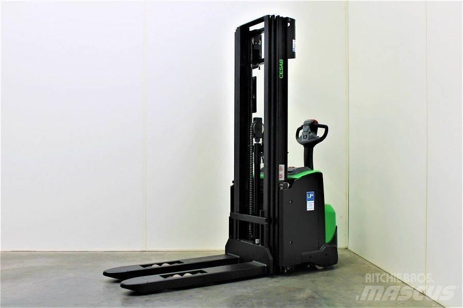 Cesab S 214 L / 445 Meeloop stapelaar