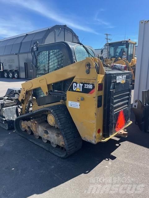CAT 239D Trekkers
