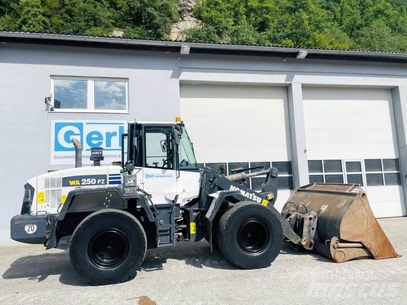 Komatsu WA250PZ-6 Wielladers