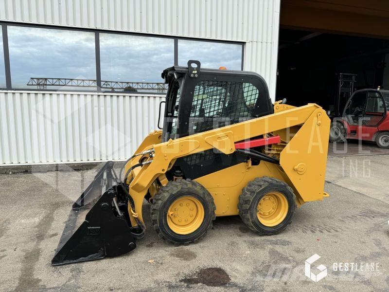 CAT 236D Miniladers