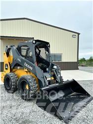 John Deere 318G Schrankladers