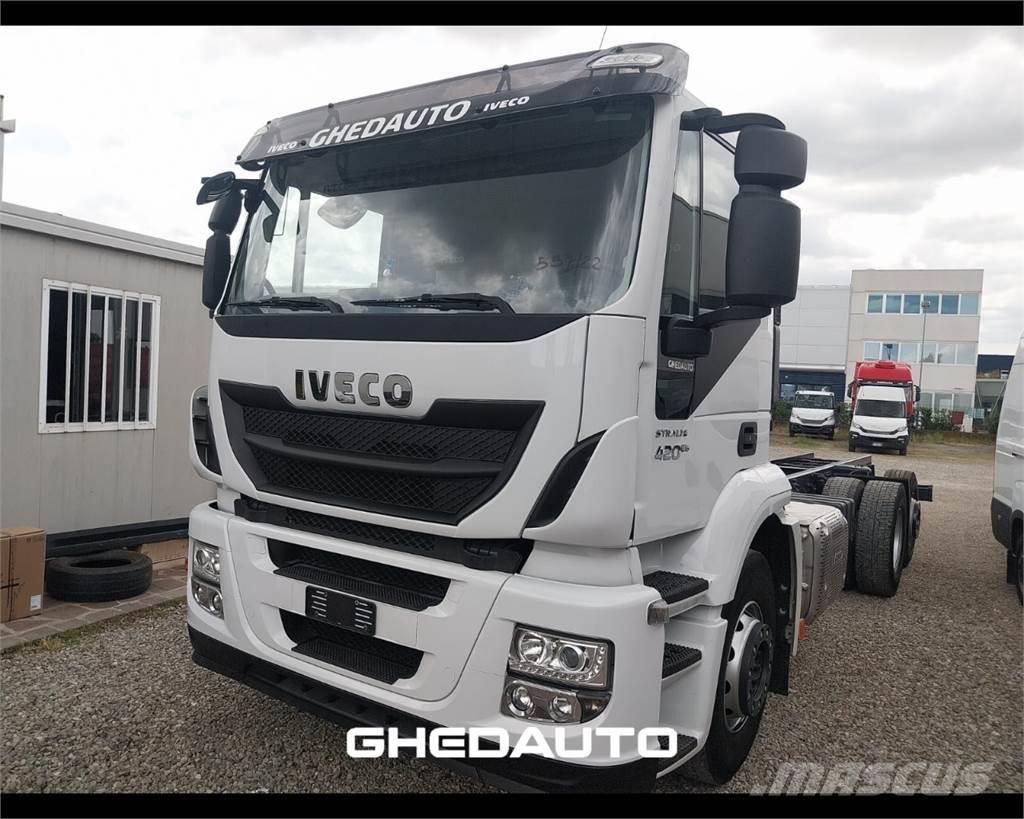 Iveco AT260S40Y/PS Bakwagens met gesloten opbouw