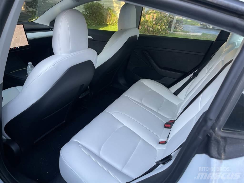 Tesla Model 3 Auto's