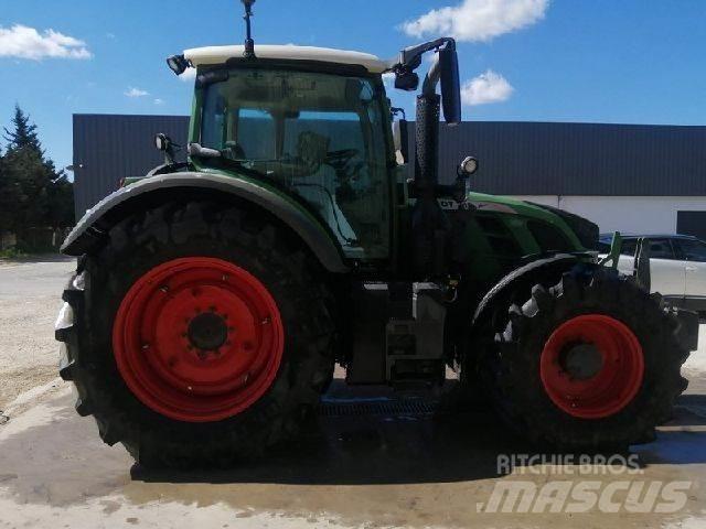 Fendt 718 VARIO Tractoren