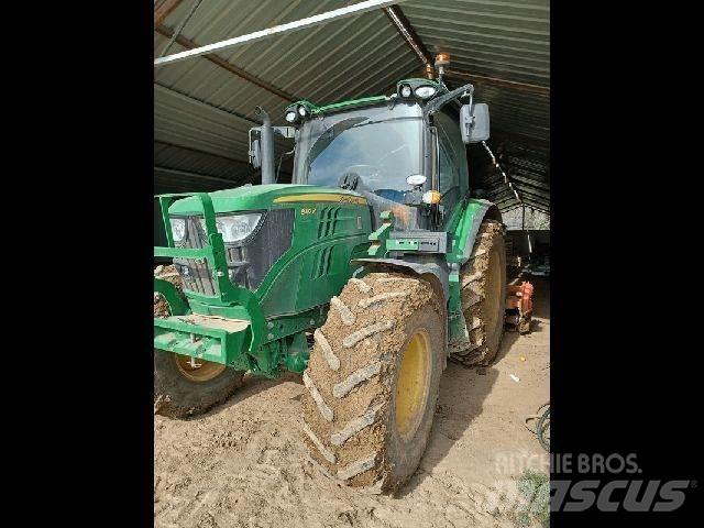 John Deere 6110R Tractoren