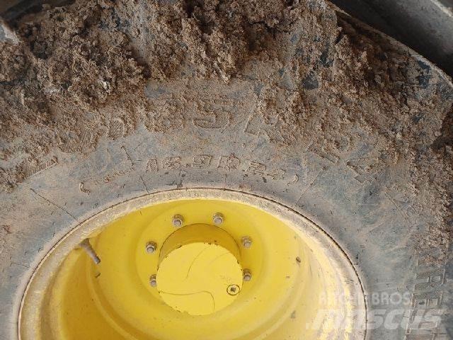 John Deere 6110R Tractoren