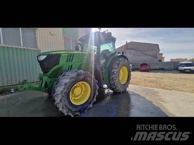 John Deere 6210 R Tractoren