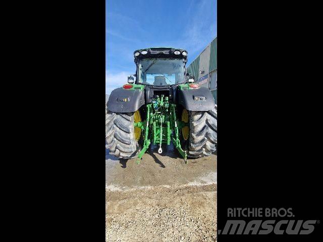 John Deere 6210 R Tractoren