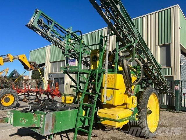 John Deere 824 SE Getrokken spuitmachines