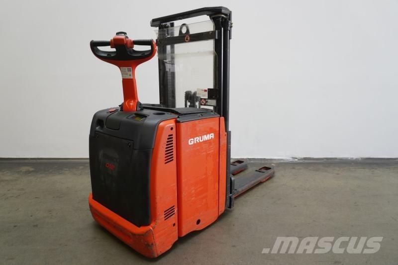 Linde D 12 133 Zelfrijdende stapelaars