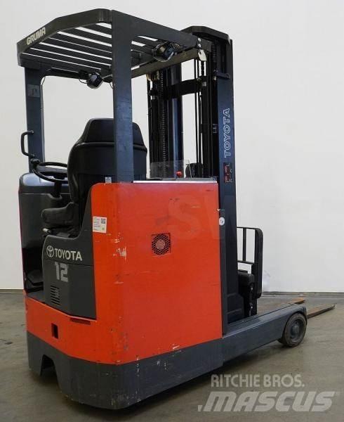 Toyota 6FBRE12 Reachtruck voor hoog niveau
