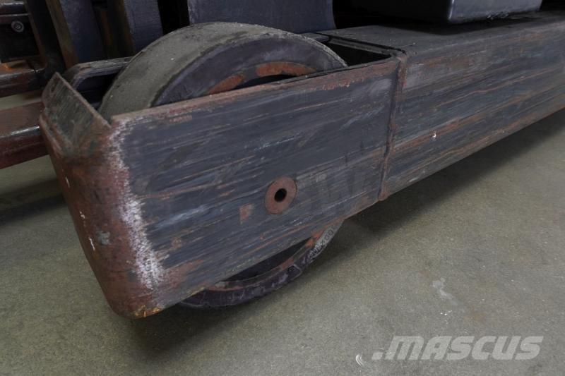 Toyota RRE1/15 Reachtruck voor hoog niveau