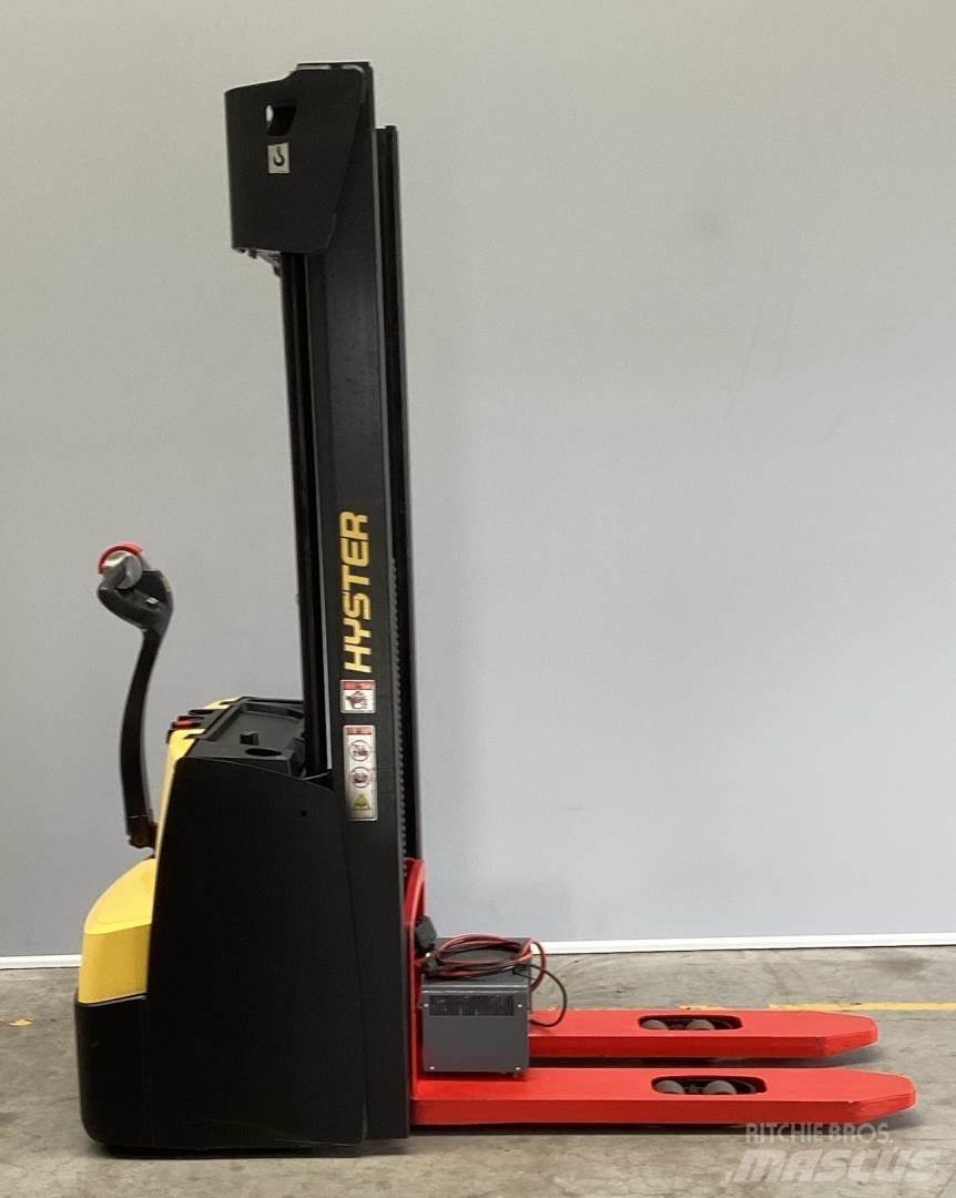 Hyster S1.4 Meeloop stapelaar