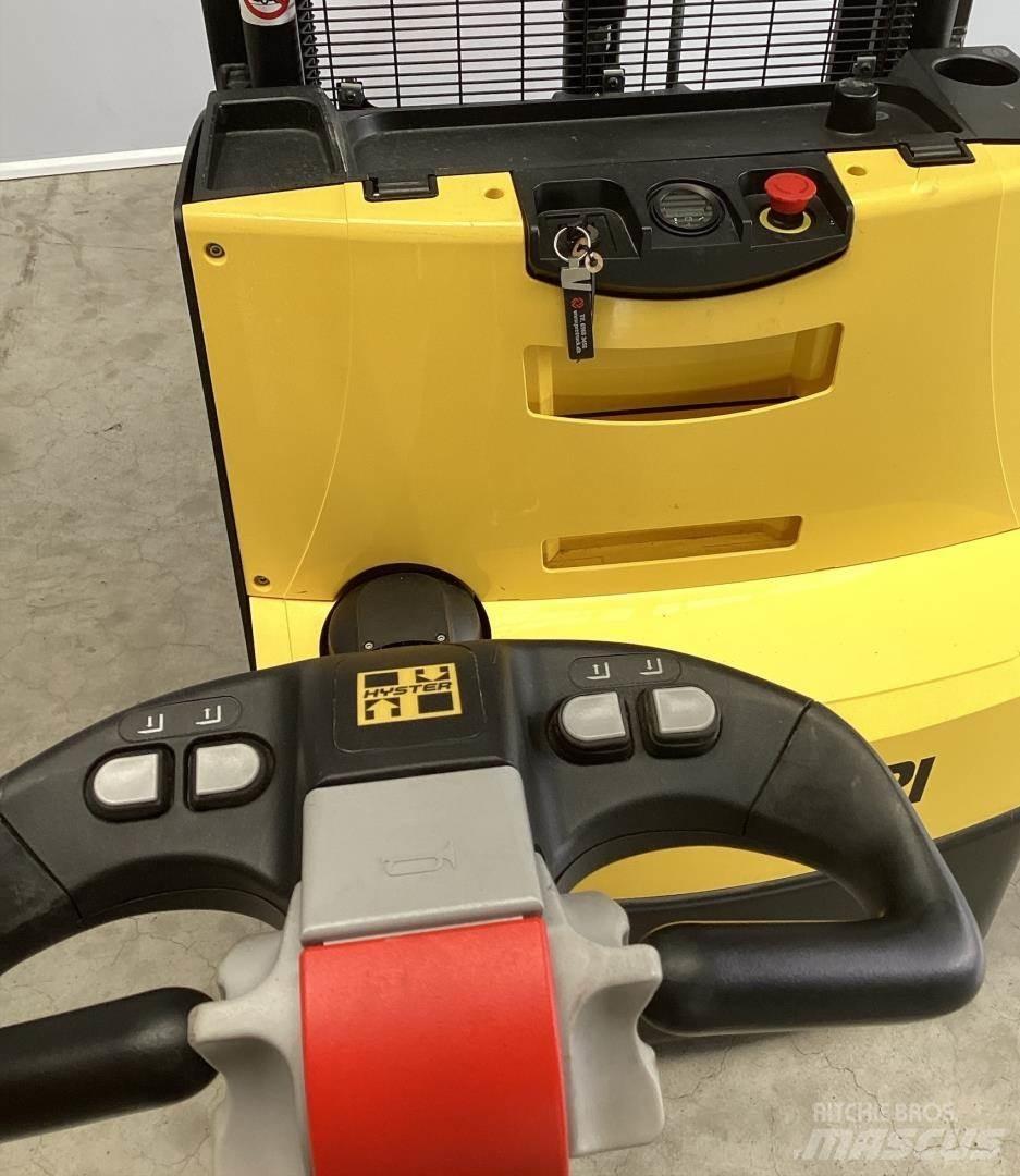 Hyster S1.4 Meeloop stapelaar