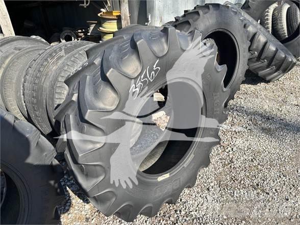 BKT 14.9R24 Banden, wielen en velgen