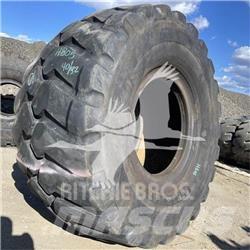 BKT 35/65R33 Banden, wielen en velgen