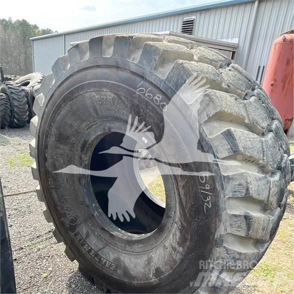 BKT 875/65R29 Banden, wielen en velgen