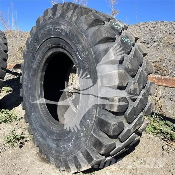  CAMSO 20.5X25 Banden, wielen en velgen