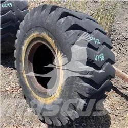  Gulf 23.5X25 Banden, wielen en velgen