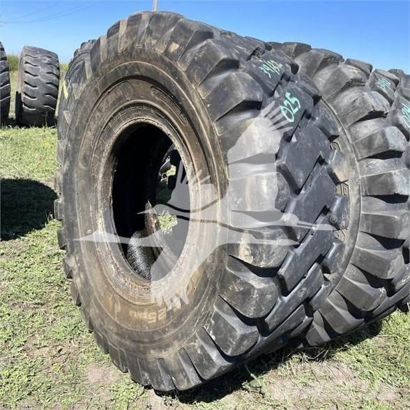 Maxim 20.5X25 Banden, wielen en velgen