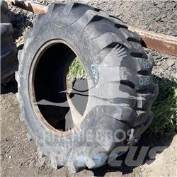 Titan 17.5L24 Banden, wielen en velgen