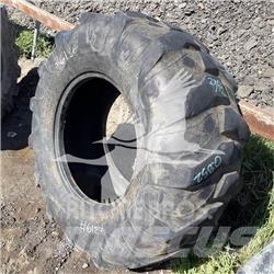 Titan 19.5L24 Banden, wielen en velgen