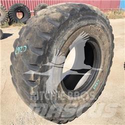 Titan 20.5R25 Banden, wielen en velgen