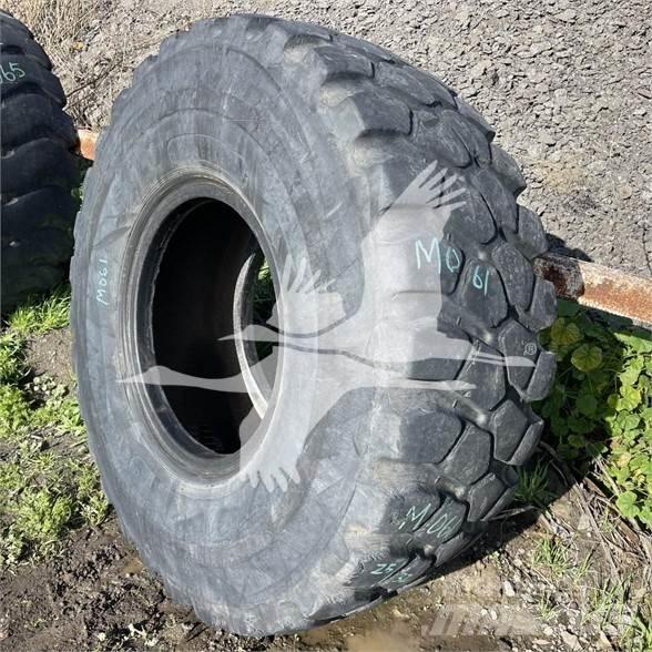Titan 20.5R25 Banden, wielen en velgen