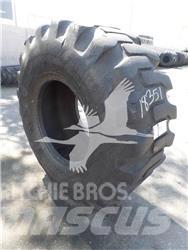 Titan 20.5x25 Banden, wielen en velgen