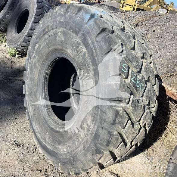 Titan 23.5R25 Banden, wielen en velgen