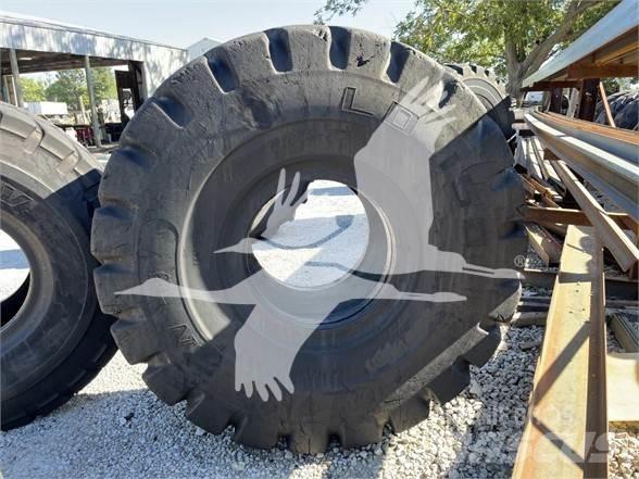 Titan 29.5x25 Banden, wielen en velgen