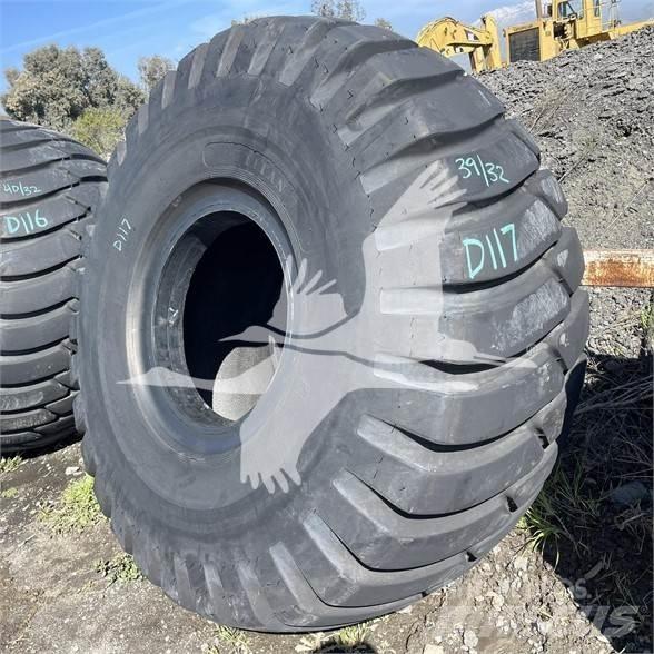 Titan 29.5x25 Banden, wielen en velgen