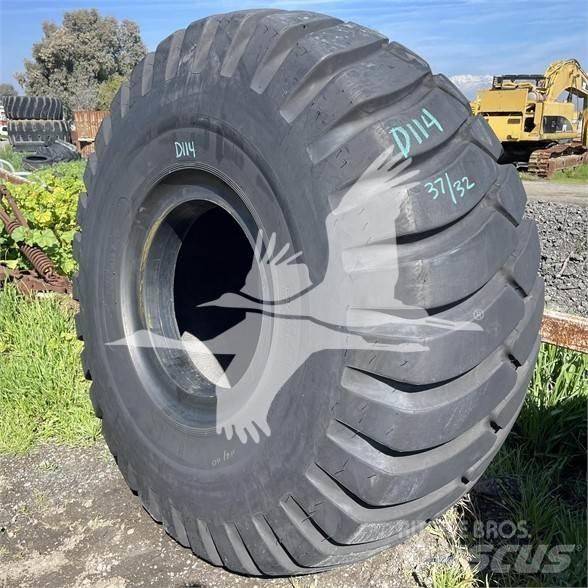 Titan 29.5x25 Banden, wielen en velgen