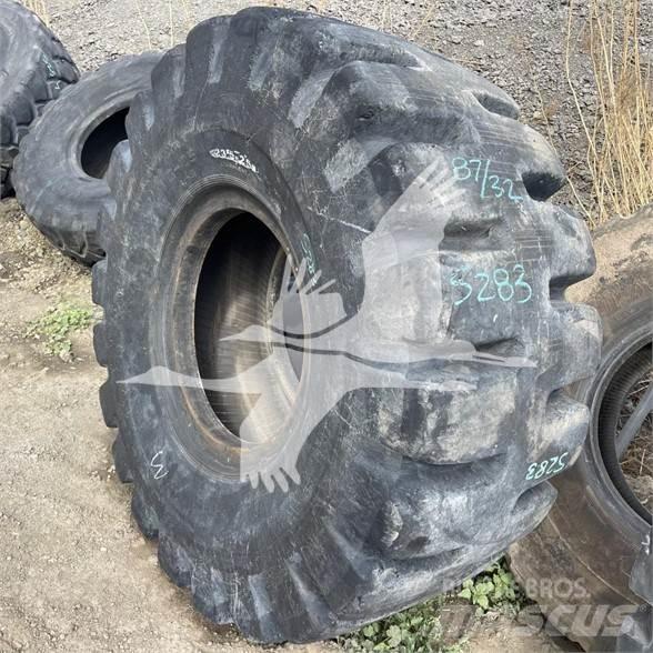 Toyo 23.5x25 Banden, wielen en velgen