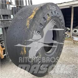 Toyo 26.5X25 Banden, wielen en velgen