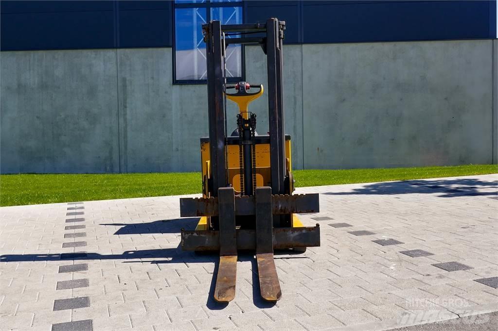 Linde L12 Meeloop stapelaar