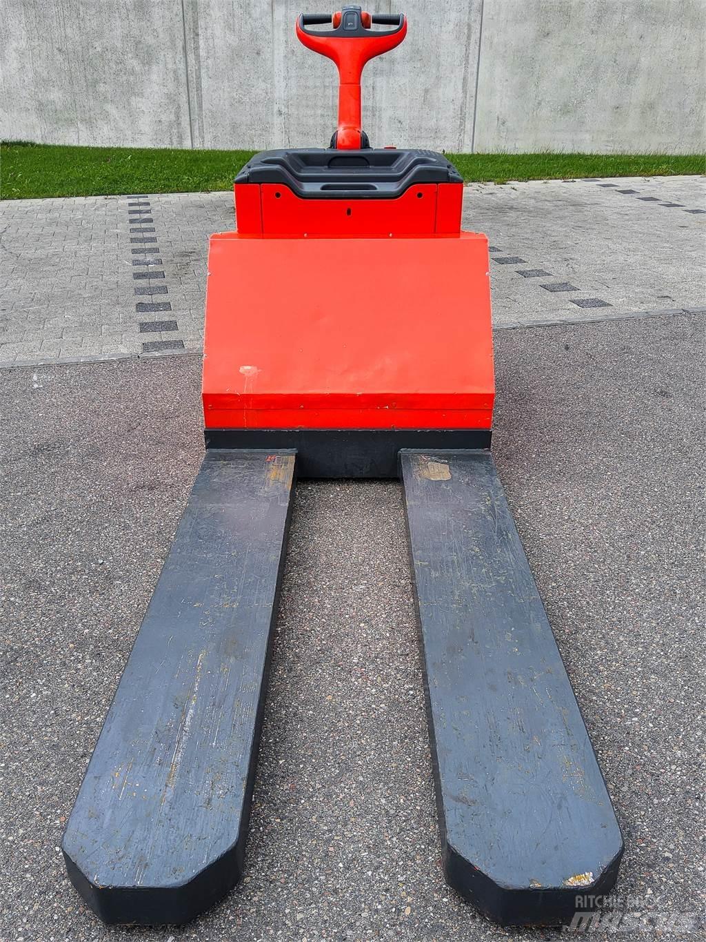 Linde T 30 Meeloop stapelaar