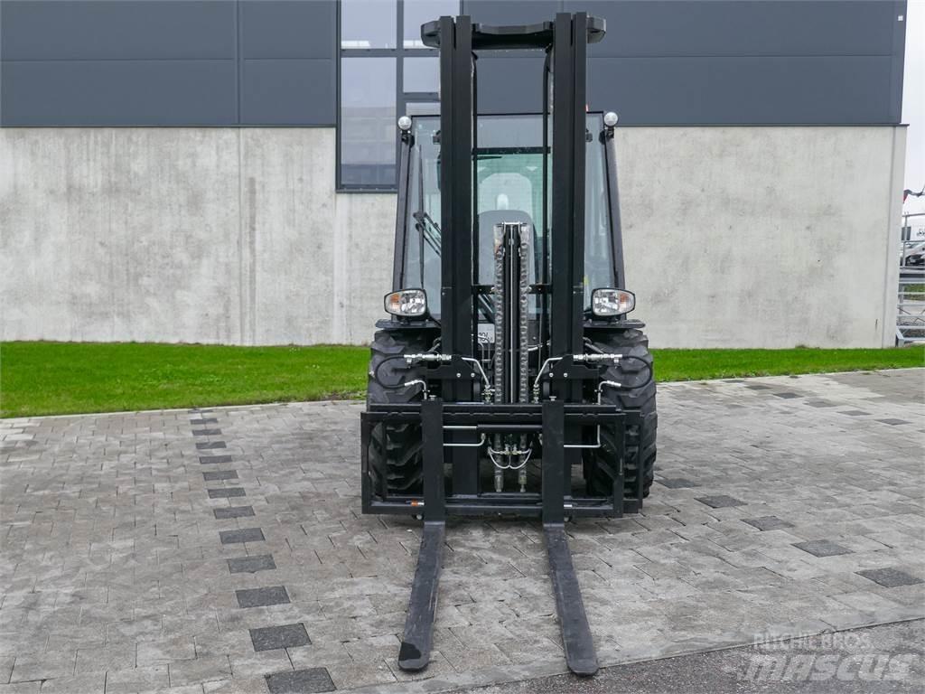 Manitou MC 30-4 Vorkheftruck voor zwaar terrein