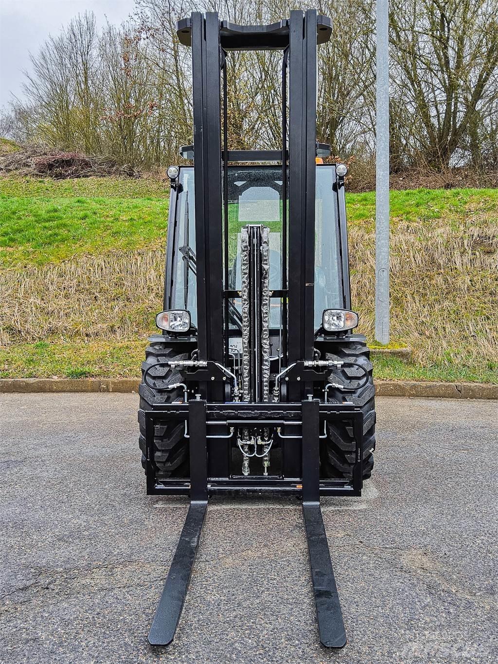 Manitou MC 30-4 Vorkheftruck voor zwaar terrein