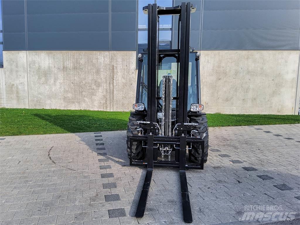 Manitou MC 30-4 Vorkheftruck voor zwaar terrein