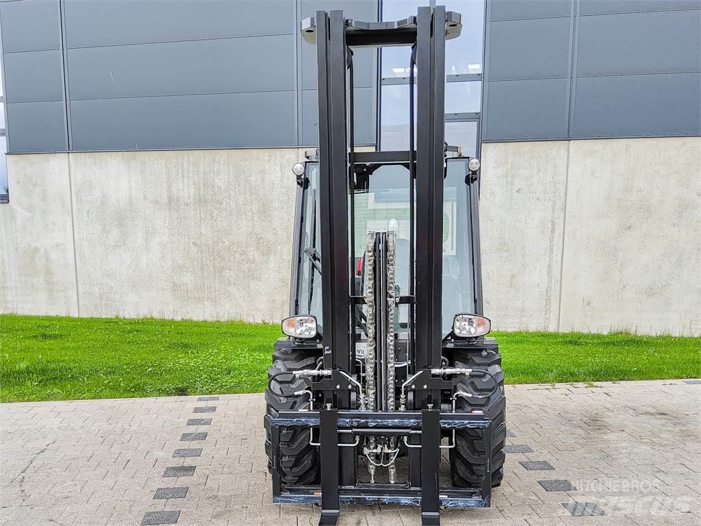 Manitou MC 30-4 Vorkheftruck voor zwaar terrein