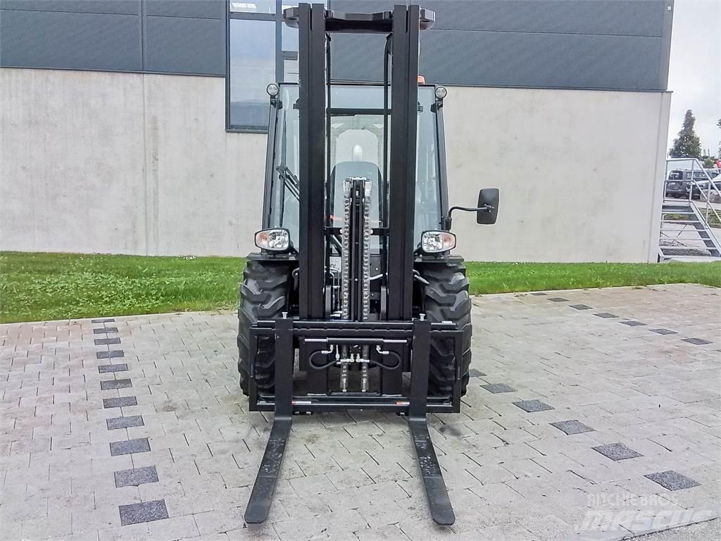 Manitou MC 30-4 Vorkheftruck voor zwaar terrein