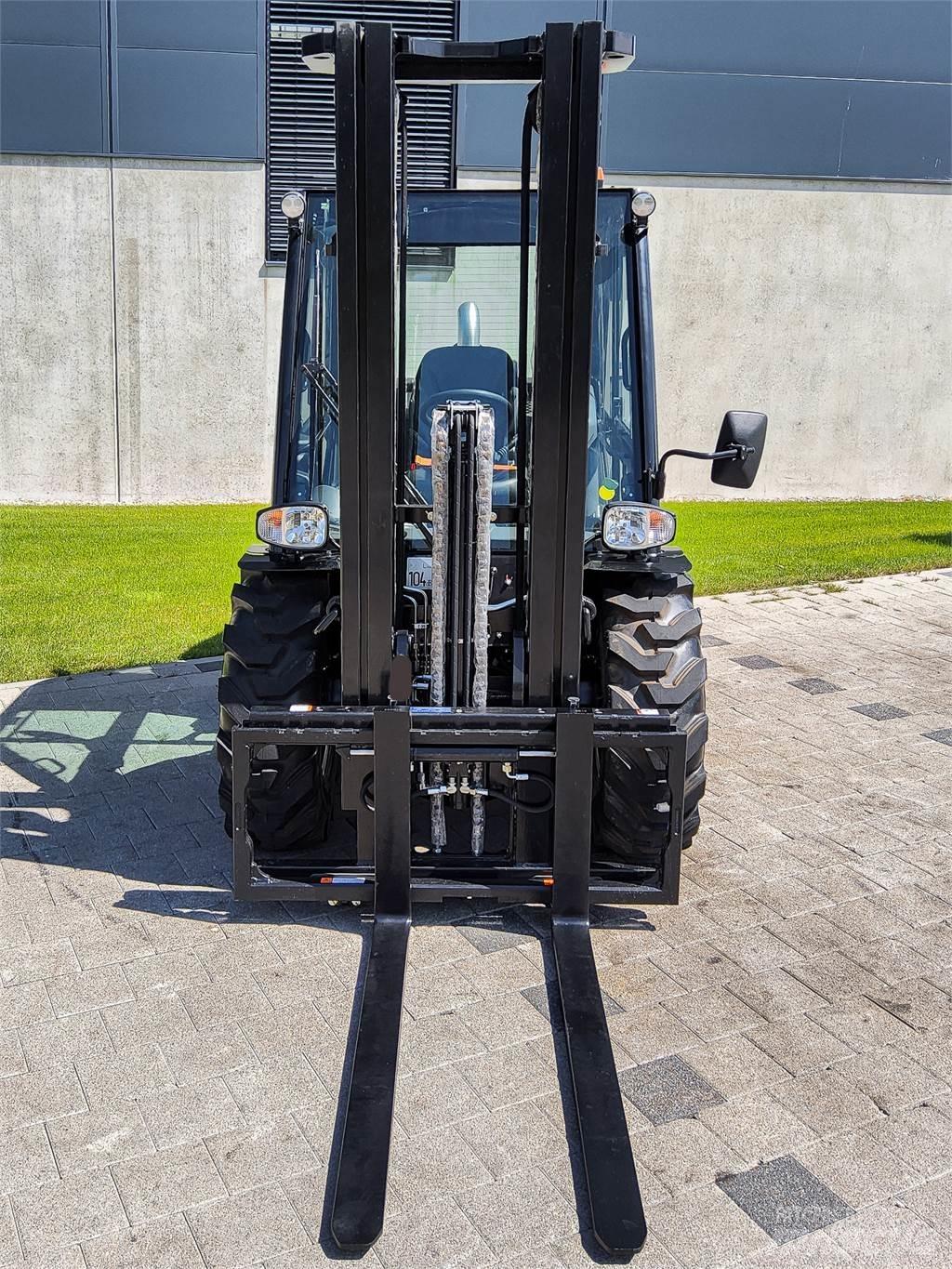 Manitou MC 30-4 Vorkheftruck voor zwaar terrein