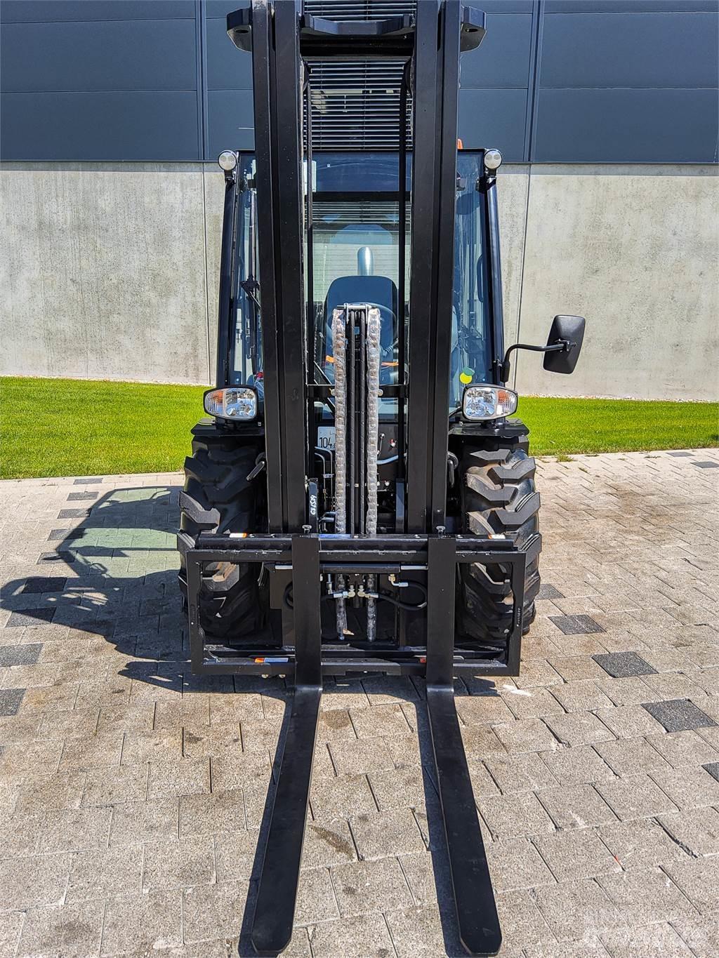 Manitou MC 30-4 Vorkheftruck voor zwaar terrein