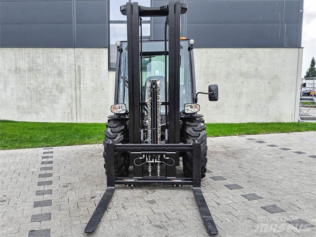 Manitou MC 30-4 Vorkheftruck voor zwaar terrein
