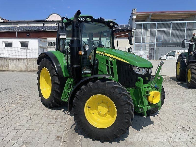 John Deere 6120M Tractoren