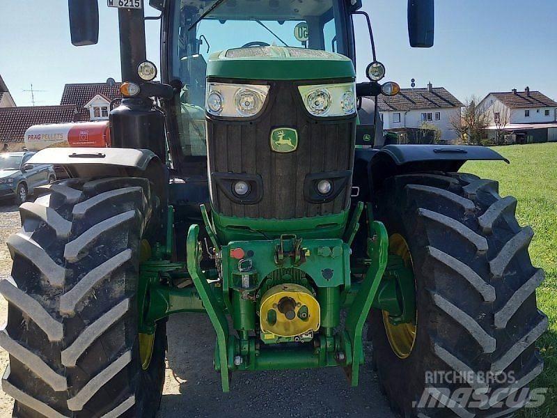 John Deere 6215R Tractoren