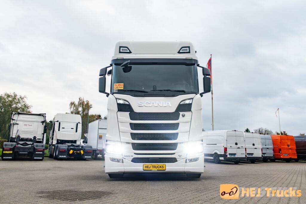 Scania S660 A6x2/4NB Trekkers