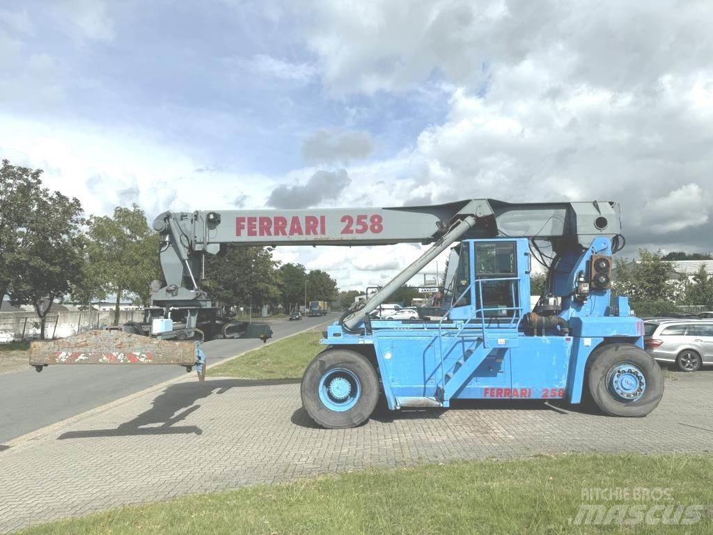 CVS Ferrari F258.6 Reachstackers
