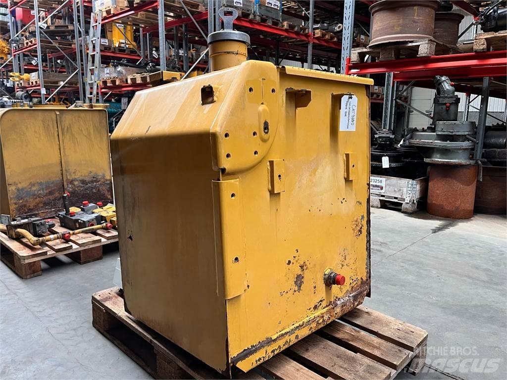 CAT 323D brændstoftank Overige componenten